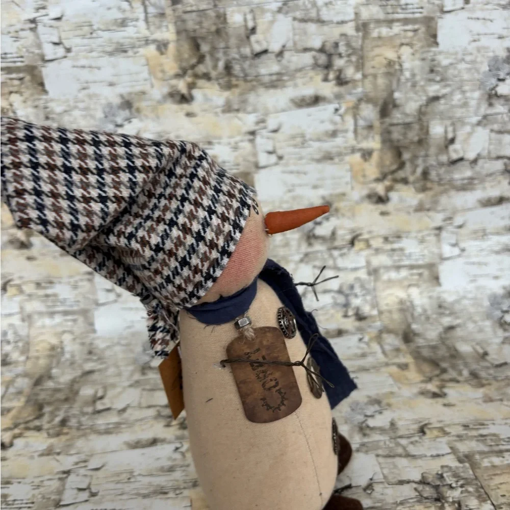 Charming “Corey the Snowman” figurine with Blue Scarf - Picture 5 of 9